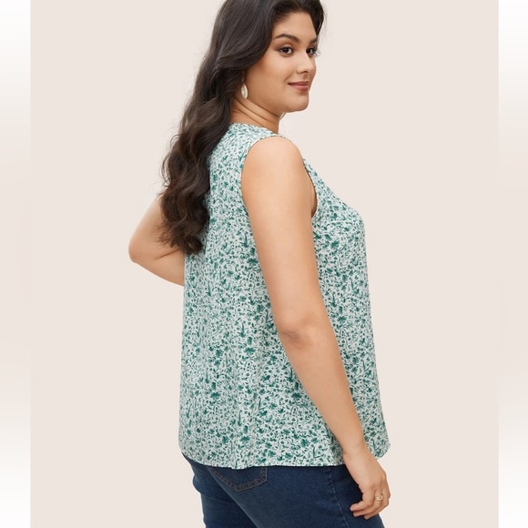 BloomChic Plus Size 3XL Ditsy Floral Sleeveless Button Detail Tank Top us22-24 - Picture 2 of 5